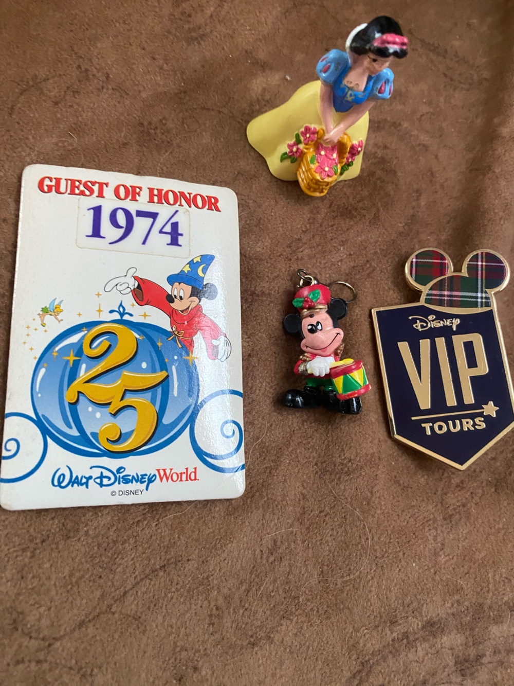 Disney VIP Tours Pin, Snow White pencil topper, 1974 Guest of Honor, mini Mickey